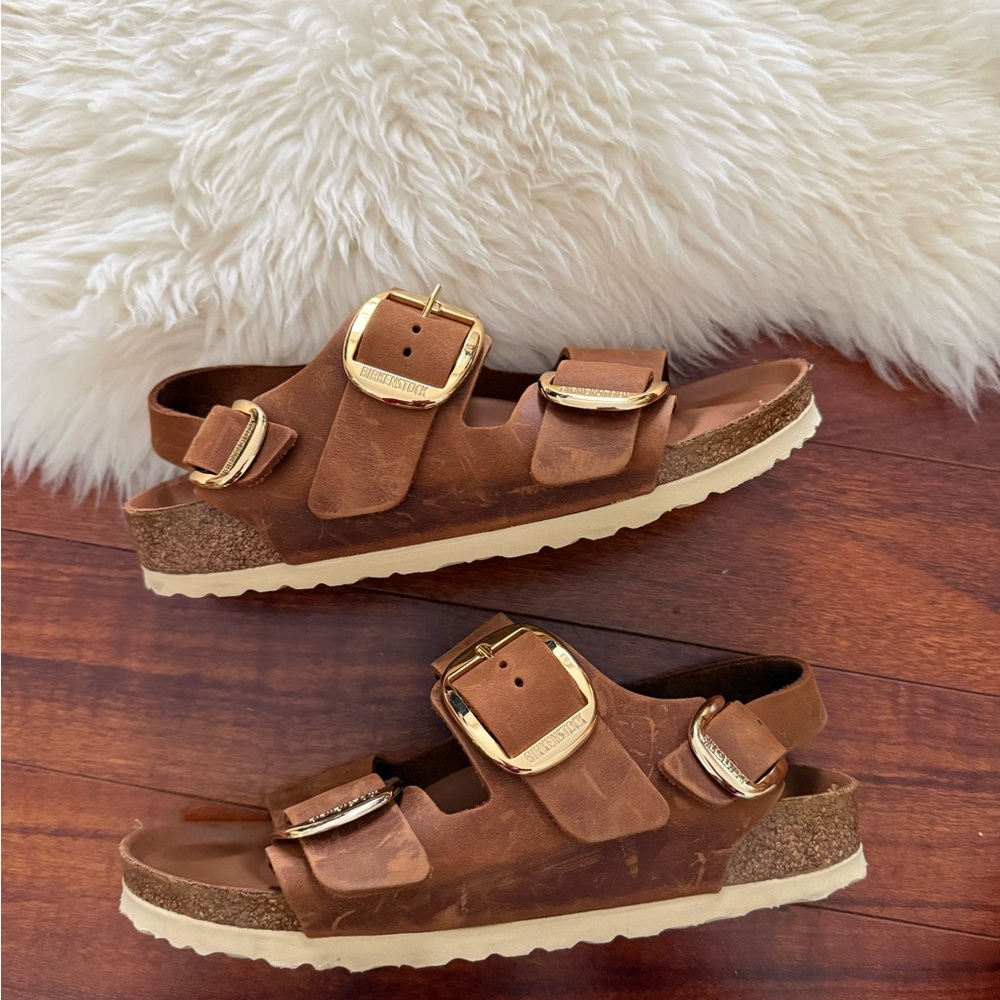 BIRKENSTOCK MILANO BIG BUCKLE. OILED LEATHER COGNAC